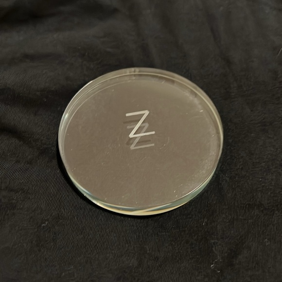 Round Glass with Z - Picture 4 of 4